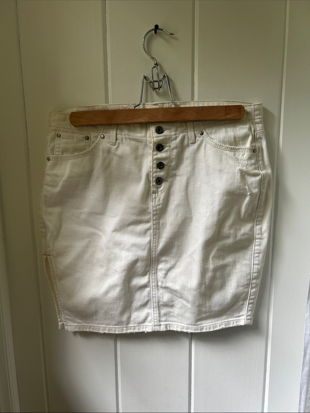 Levi’s Women's Cream Distressed Button-Front Denim Skirt Size 10/30